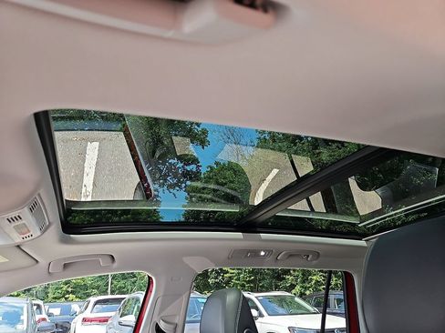 Certified 2024 Volkswagen Tiguan SE AWD/4WD image 14
