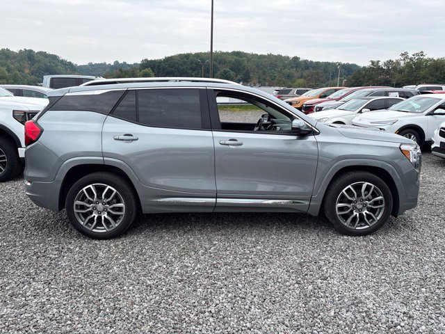 Used 2024 GMC Terrain Denali w/ Denali Premium Package AWD/4WD image 6