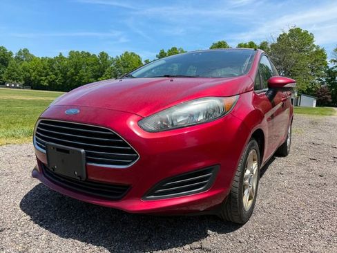 Used 2017 Ford Fiesta SE w/ Cold Weather Package FWD image 1