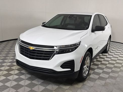 Used 2022 Chevrolet Equinox LS w/ LPO, Floor Liner Package AWD/4WD image 9
