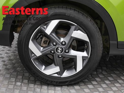 Used 2023 Hyundai Venue SEL w/ Cargo Package image 31