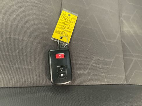 Used 2019 Toyota Tacoma TRD Sport AWD/4WD image 26