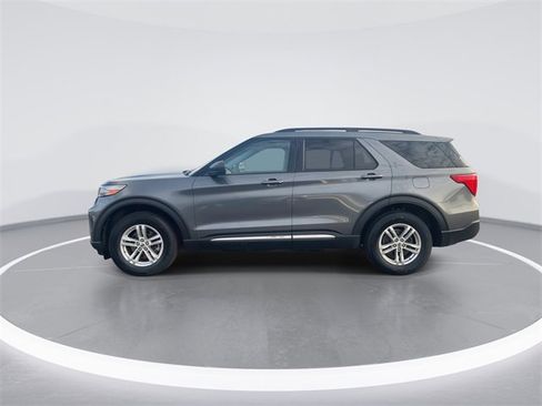 Used 2022 Ford Explorer XLT image 4