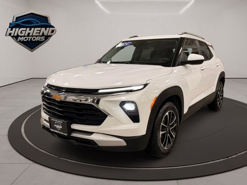 Used 2024 Chevrolet TrailBlazer LT image 3