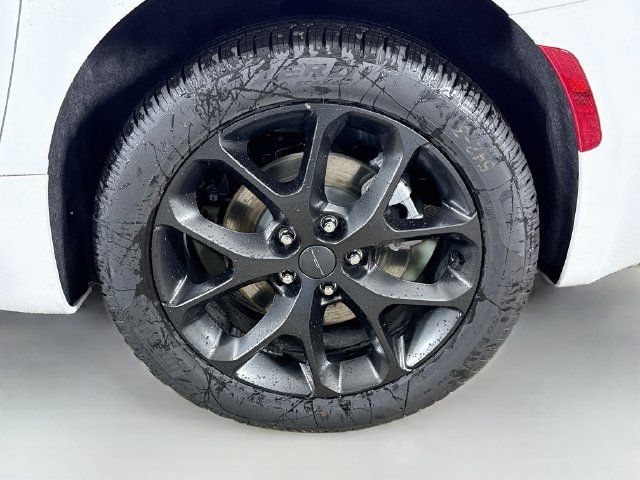 New 2027 Chrysler Pacifica Select AWD/4WD image 30