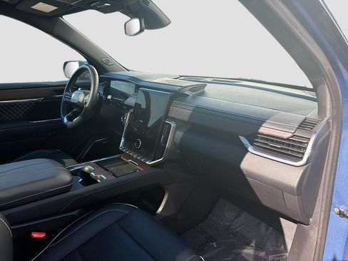Used 2024 GMC Acadia Denali AWD/4WD image 32