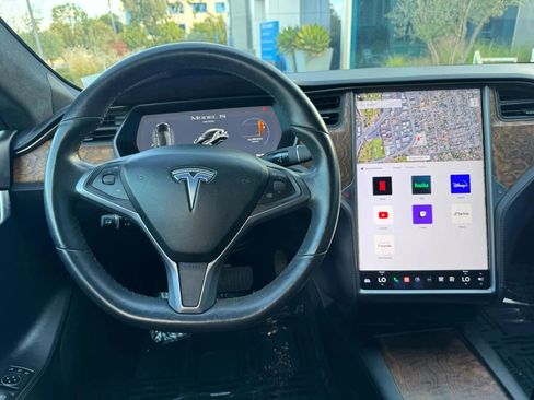Used 2020 Tesla Model S Long Range Plus AWD/4WD image 40