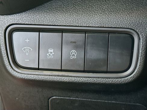 Used 2025 Kia Soul LX w/ LX Technology Package FWD image 17