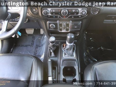 Used 2023 Jeep Wrangler Unlimited Sahara image 13