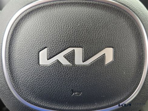 Certified 2023 Kia Carnival LX image 29