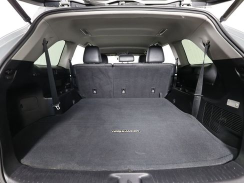 Used 2017 Toyota Highlander Plus image 19