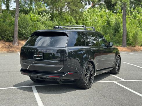 Used 2025 Land Rover Range Rover SE AWD/4WD image 12