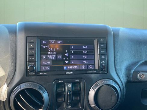 Used 2018 Jeep Wrangler Unlimited Sport S image 31