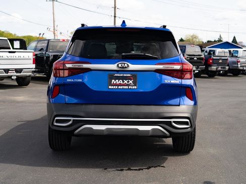 Used 2021 Kia Seltos SX w/ SX Sunroof Package AWD/4WD image 11