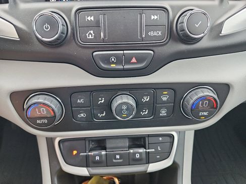 Certified 2022 GMC Terrain SLT image 18