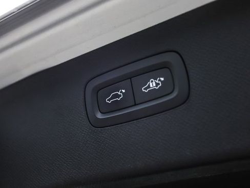 Used 2018 Volvo XC90 T6 Momentum w/ Convenience Package image 44