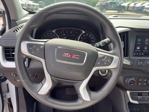 Used 2024 GMC Terrain SLE w/ Driver Convenience Package FWD image 6