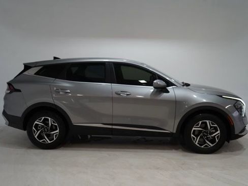 Used 2025 Kia Sportage LX image 9