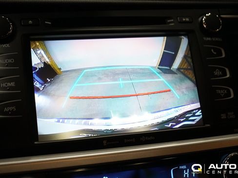 Used 2018 Toyota Highlander XLE image 28