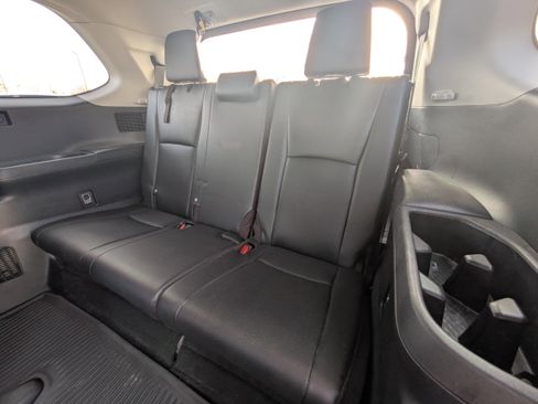 Used 2024 Toyota Grand Highlander XLE image 10