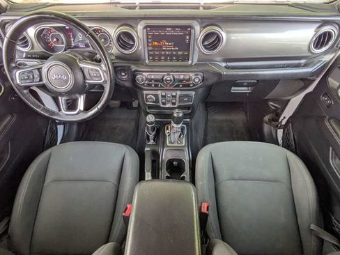 Used 2018 Jeep Wrangler Unlimited Sahara AWD/4WD image 17