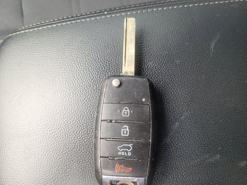 Used 2020 Kia Sorento LX FWD image 32