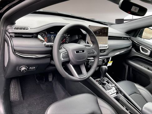 New 2026 Jeep Compass Latitude image 7