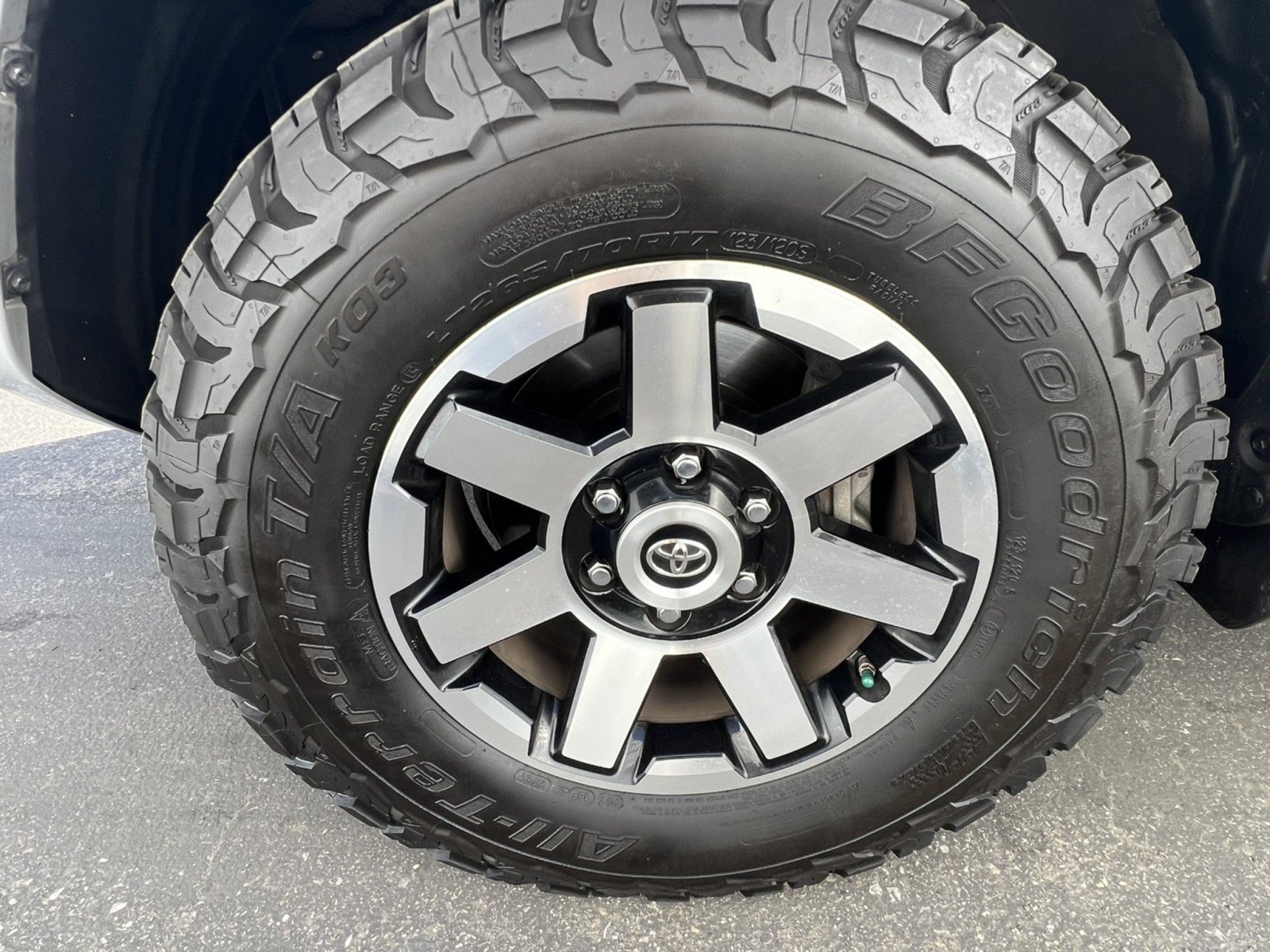 Used 2021 Toyota 4Runner TRD Off-Road Premium w/ Moonroof Package AWD/4WD image 10