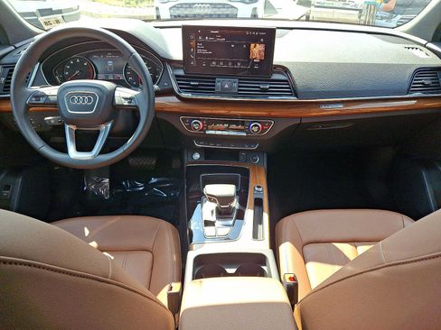 Used 2023 Audi Q5 2.0T Premium w/ Convenience Package AWD/4WD image 1