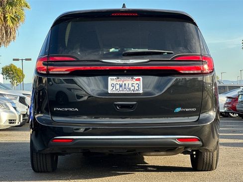 Used 2022 Chrysler Pacifica Touring-L image 5