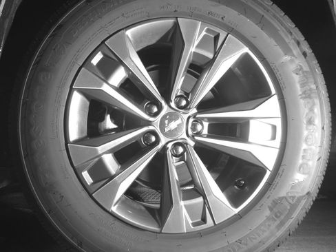 Used 2025 Chevrolet Equinox LT FWD image 14