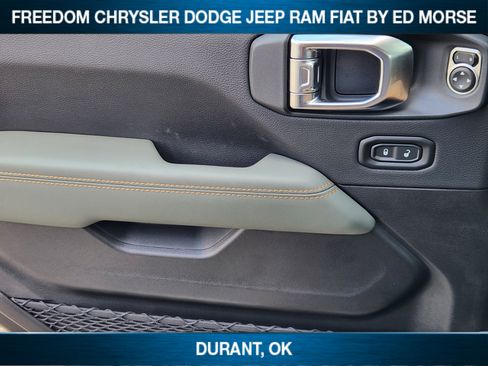 New 2025 Jeep Gladiator Mojave image 16