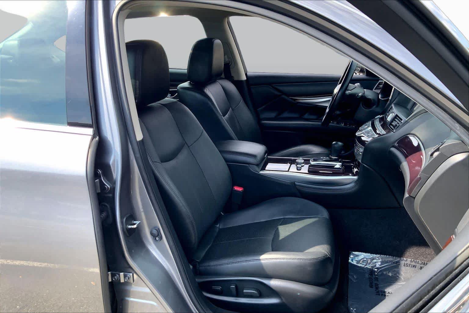 Used 2019 INFINITI Q70 L 3.7 AWD/4WD image 9