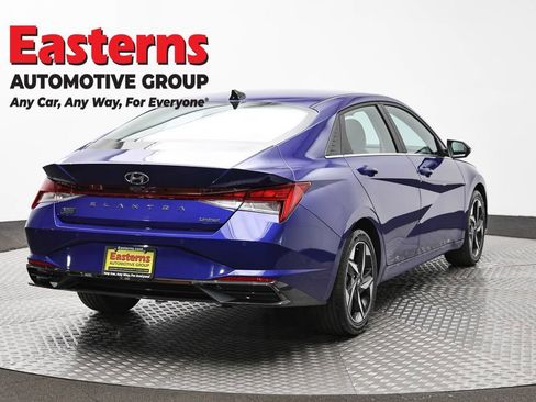 Used 2023 Hyundai Elantra Limited w/ Preferred Accessory Package FWD image 5