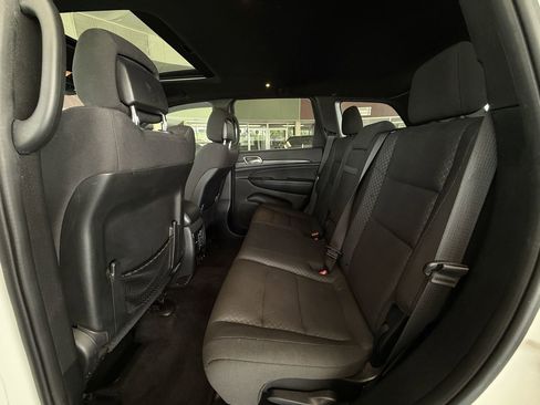 Used 2019 Jeep Grand Cherokee Laredo image 29