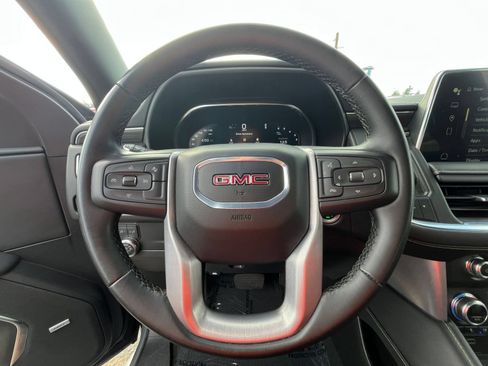 Used 2024 GMC Yukon SLT RWD image 30