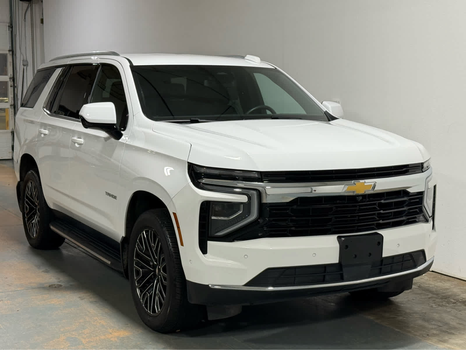 Used 2025 Chevrolet Tahoe LS AWD/4WD image 5