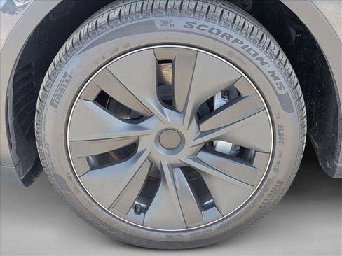Used 2025 Tesla Model Y Long Range image 10
