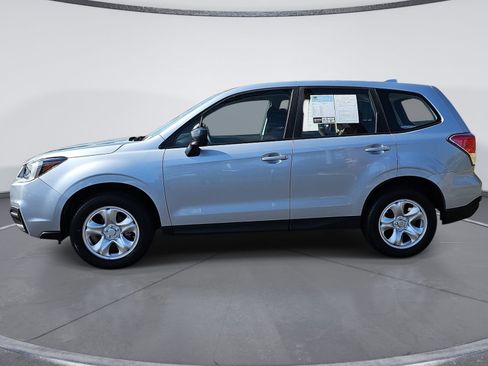 Used 2017 Subaru Forester 2.5i AWD/4WD image 6
