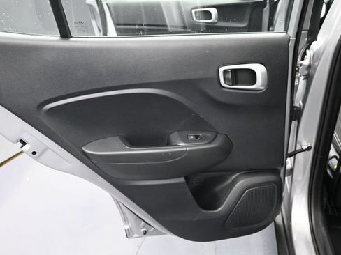 Used 2025 Hyundai Venue SEL FWD image 29