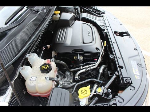 Used 2023 Chrysler Pacifica Touring-L FWD image 41