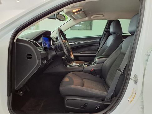 Used 2019 Chrysler 300 Touring w/ Driver Convenience Group RWD image 11