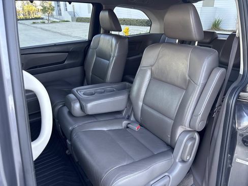 Used 2013 Honda Odyssey Touring Elite image 11