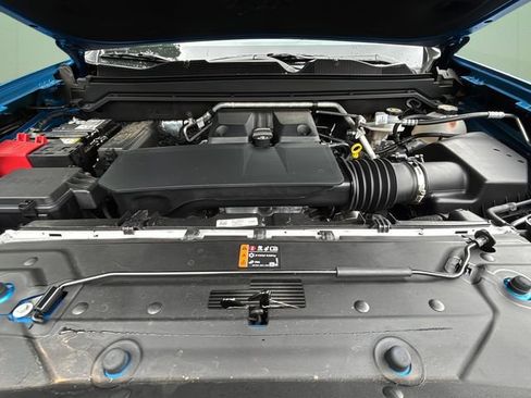Used 2024 Chevrolet Colorado ZR2 w/ ZR2 Convenience Package III AWD/4WD image 10