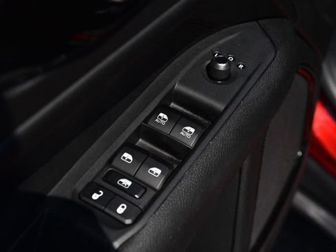 Used 2025 Jeep Compass Trailhawk AWD/4WD image 8