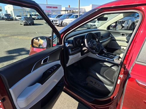 Used 2024 Kia Carnival LX image 22