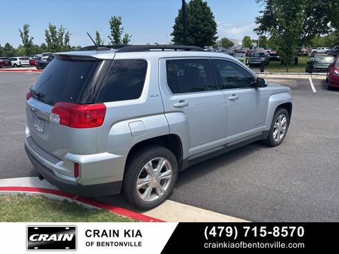 Used 2017 GMC Terrain SLE w/ Convenience Package FWD image 4