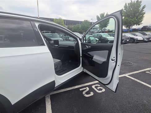 Certified 2023 Volkswagen ID.4 Pro AWD/4WD image 27