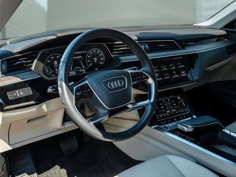 Used 2022 Audi e-tron Premium Plus w/ Premium Plus Package image 13