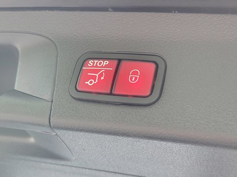 Used 2024 Mercedes-Benz GLS 450 4MATIC image 34